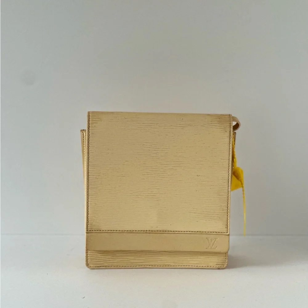 Louis Vuitton Lemon Drop Mini Epi - Picture 4 of 16